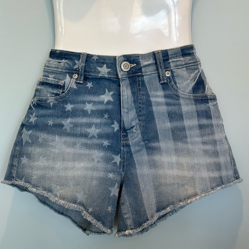 Maurice’s High Rise Patriotic Stars Stripes Denim frayed hem shorts NWT Size 4